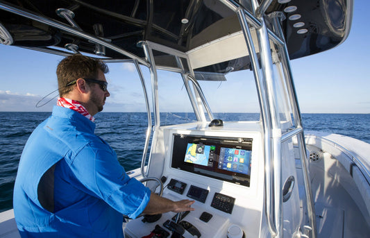 Eletrônicos essenciais para melhorar a navegação na sua embarcação